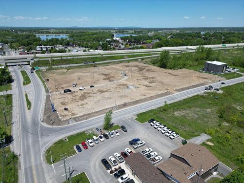 Photo aérienne - B-5255 Av. Pierre-Dansereau, Salaberry-De-Valleyfield, QC 