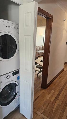 Laundry room - 1-7433 Rue Cartier, Montréal (Villeray/Saint-Michel/Parc-Extension), QC - Indoor Photo Showing Laundry Room