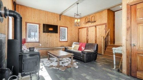 Salon - 73Z Route 255, Kingsey Falls, QC - Indoor With Fireplace