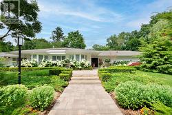 1 DONCASTER AVENUE  London North (North J), ON N6G 2A1