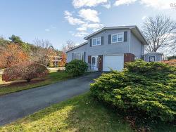 4 Kingsmere Court  Timberlea, NS B3T 1J4
