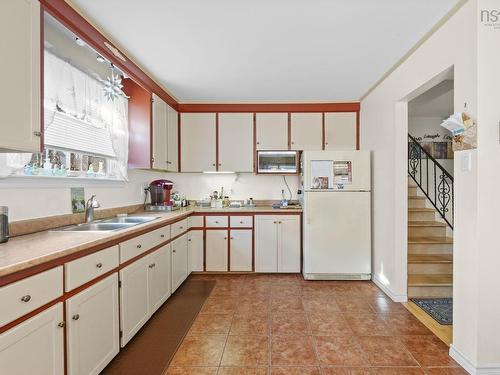 4 Kingsmere Court, Timberlea, NS 