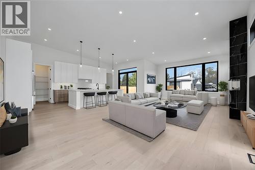 3532 Rowdy Road, Plympton-Wyoming, ON - Indoor Photo Showing Living Room