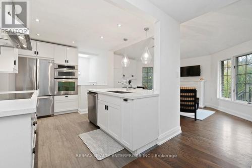 265 Snowden Road, Oakville, ON - Indoor Photo Showing Kitchen With Stainless Steel Kitchen With Upgraded Kitchen