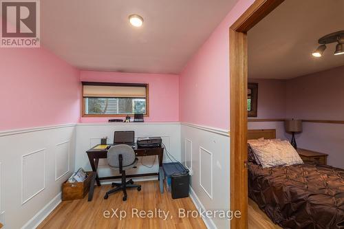 210 5Th A Avenue W, Owen Sound, ON - Indoor Photo Showing Bedroom