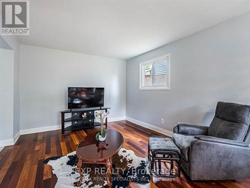 3137 Osbourne Road, Mississauga, ON - Indoor Photo Showing Living Room