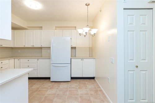 105-1521 Church Ave, Saanich, BC - Indoor Photo Showing Kitchen
