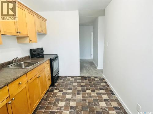 15 2157 Rae Street, Regina, SK - Indoor Photo Showing Kitchen