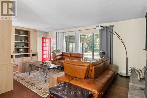 415 Country Club Crescent, Mississauga, ON - Indoor Photo Showing Living Room