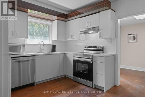 415 Country Club Crescent, Mississauga, ON - Indoor Photo Showing Kitchen
