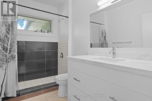 415 Country Club Crescent, Mississauga, ON - Indoor Photo Showing Bathroom