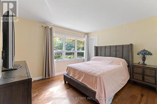 415 Country Club Crescent, Mississauga, ON - Indoor Photo Showing Bedroom