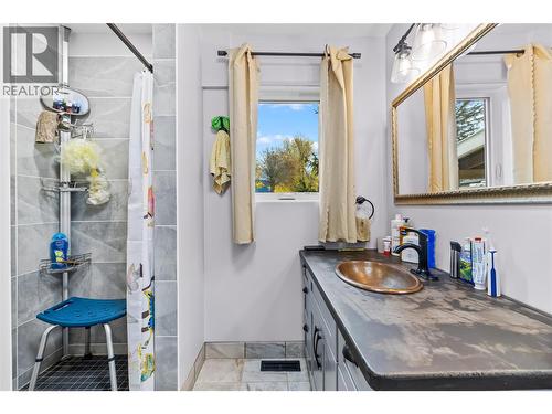 1130 Erickson Street, Creston, BC - Indoor Photo Showing Bathroom