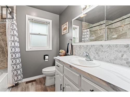 721 Granville Avenue, Enderby, BC - Indoor Photo Showing Bathroom