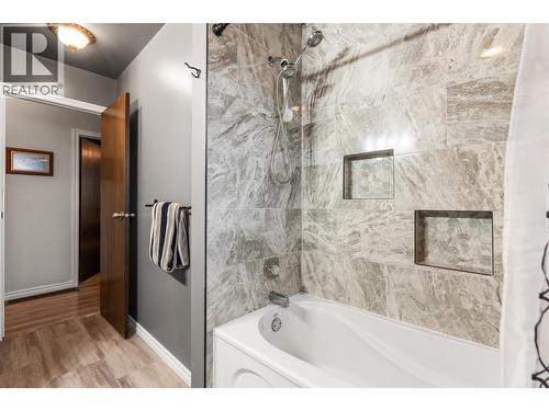 721 Granville Avenue, Enderby, BC - Indoor Photo Showing Bathroom