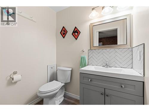 721 Granville Avenue, Enderby, BC - Indoor Photo Showing Bathroom
