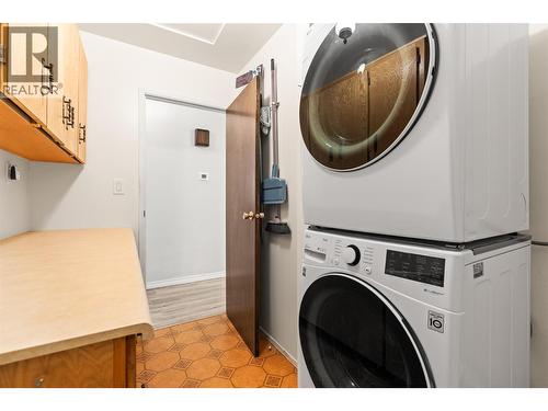 721 Granville Avenue, Enderby, BC - Indoor Photo Showing Laundry Room