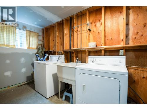 721 Granville Avenue, Enderby, BC - Indoor Photo Showing Laundry Room