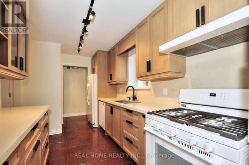 10 Farina Mill Way, Toronto, ON - Indoor Photo Showing Kitchen