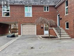 10 FARINA MILL WAY  Toronto, ON M2L 1S1
