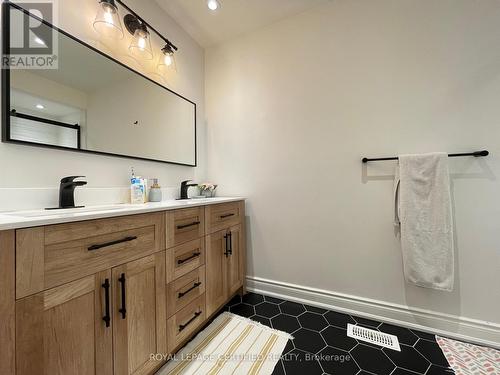 Upper - 1263 Sim Place, Milton, ON - Indoor Photo Showing Bathroom