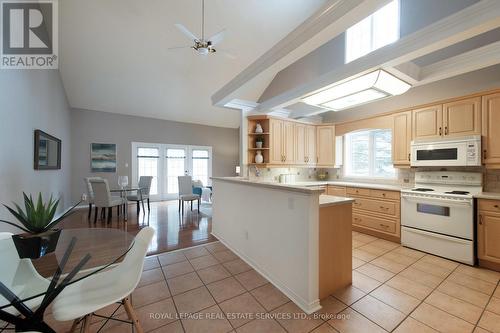 21 - 1010 Cristina Court, Mississauga, ON - Indoor Photo Showing Kitchen