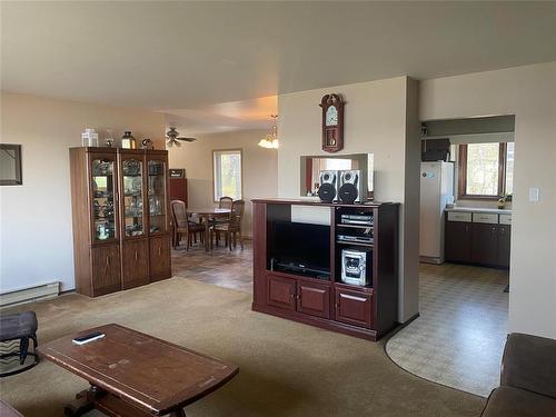 2078 Northern Avenue, Rock Lake, MB - Indoor Photo Showing Living Room