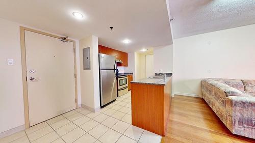 Kitchen - 551-98 Rue Charlotte, Montréal (Ville-Marie), QC - Indoor Photo Showing Other Room