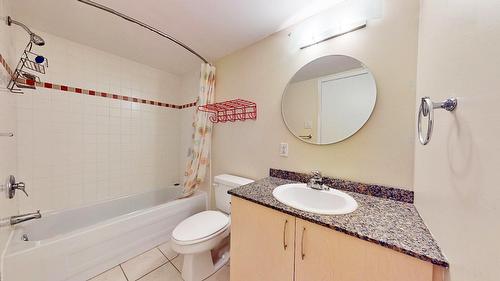 Bathroom - 551-98 Rue Charlotte, Montréal (Ville-Marie), QC - Indoor Photo Showing Bathroom