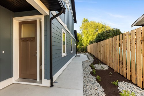 220 Kamloops Ave, Saanich, BC 