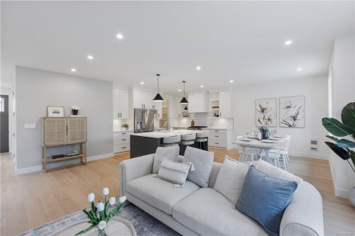 220 Kamloops Ave, Saanich, BC 