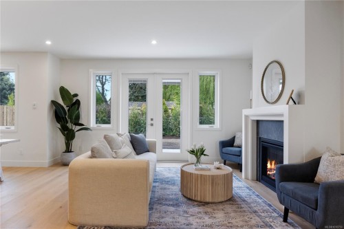 220 Kamloops Ave, Saanich, BC 