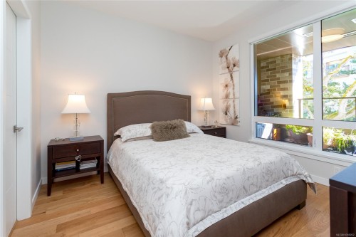 203-1201 Fort St, Victoria, BC - Indoor Photo Showing Bedroom