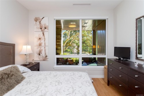 203-1201 Fort St, Victoria, BC - Indoor Photo Showing Bedroom