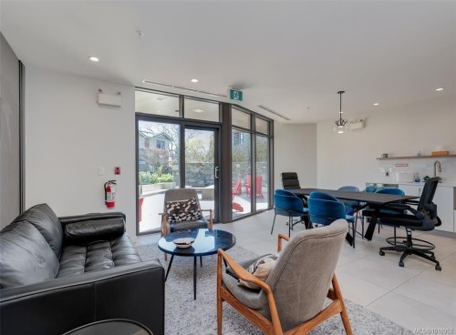 203-1201 Fort St, Victoria, BC - Indoor Photo Showing Living Room
