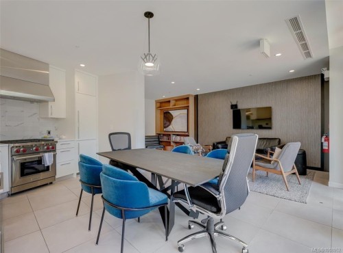 203-1201 Fort St, Victoria, BC - Indoor