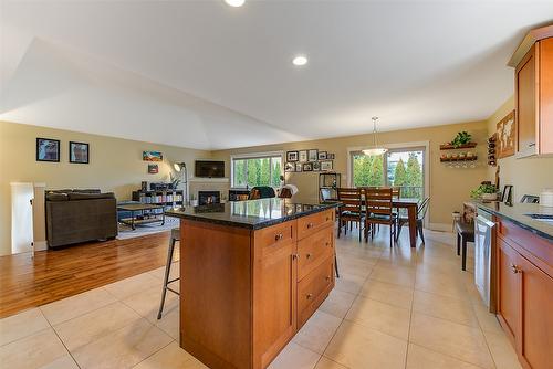 3270 Redecopp Court, Lake Country, BC - Indoor Photo Showing Kitchen