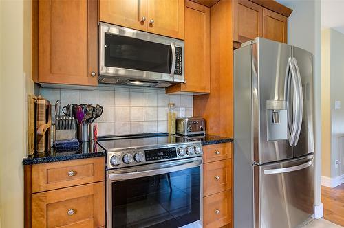 3270 Redecopp Court, Lake Country, BC - Indoor Photo Showing Kitchen