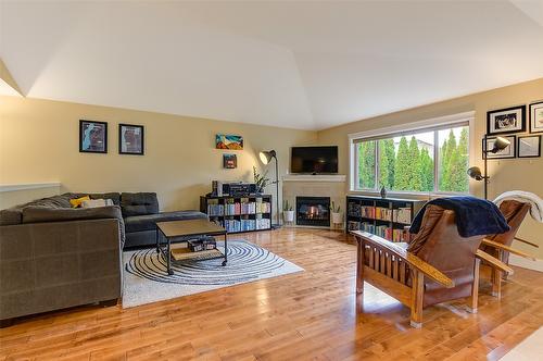 3270 Redecopp Court, Lake Country, BC - Indoor Photo Showing Living Room With Fireplace
