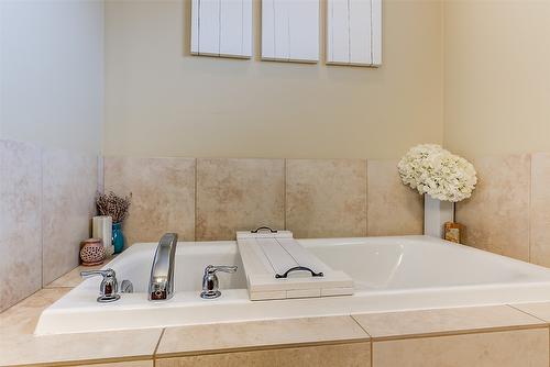 3270 Redecopp Court, Lake Country, BC - Indoor Photo Showing Bathroom
