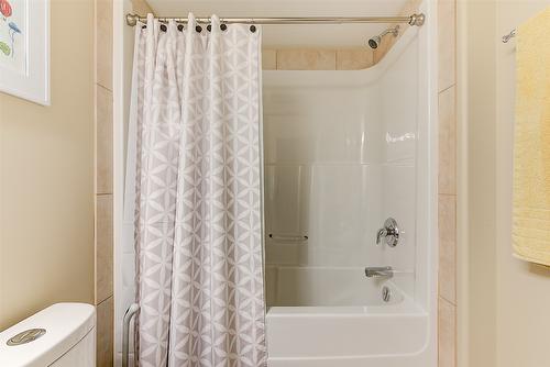 3270 Redecopp Court, Lake Country, BC - Indoor Photo Showing Bathroom