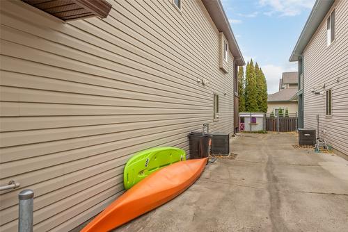 3270 Redecopp Court, Lake Country, BC - Outdoor With Exterior