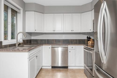 19-5200 25Th Ave, Vernon, BC - Indoor Photo Showing Kitchen