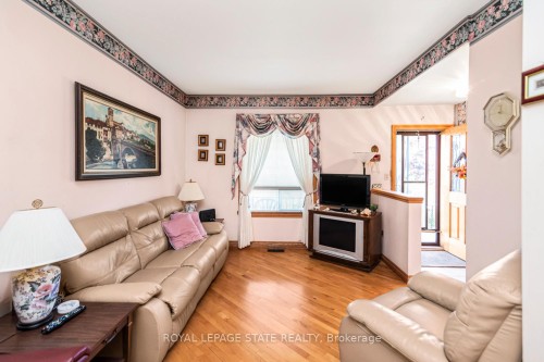 538 Hughson Street N, Hamilton, ON - Indoor Photo Showing Living Room