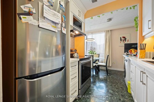 502-921 Midland Avenue, Toronto, ON - Indoor Photo Showing Kitchen