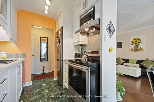 502-921 Midland Avenue, Toronto, ON - Indoor Photo Showing Kitchen