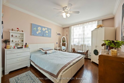 502-921 Midland Avenue, Toronto, ON - Indoor Photo Showing Bedroom