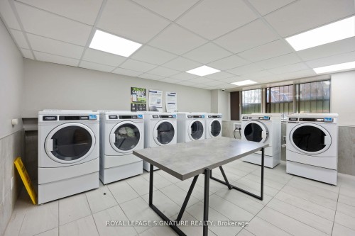 502-921 Midland Avenue, Toronto, ON - Indoor Photo Showing Laundry Room