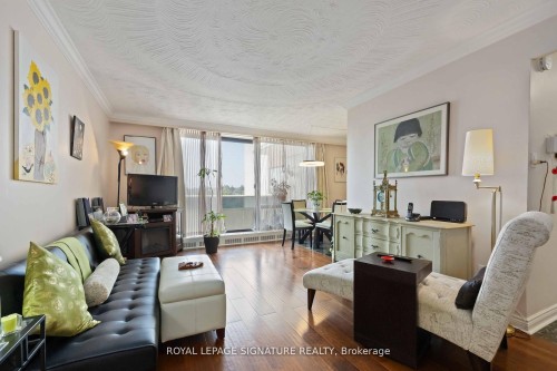 502-921 Midland Avenue, Toronto, ON - Indoor Photo Showing Living Room