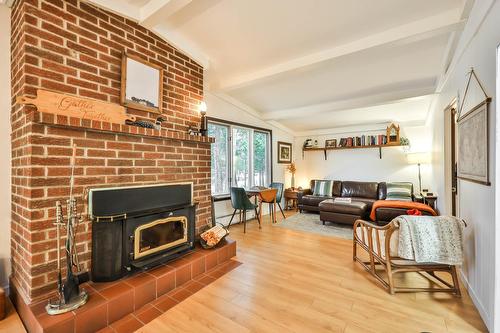 Salon - 129 Ch. Laporte, Val-Des-Bois, QC - Indoor Photo Showing Living Room With Fireplace